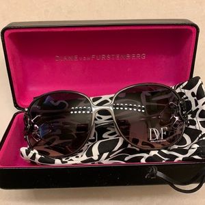 DVF Diane Bob Furstenberg Sunglasses NIB tag